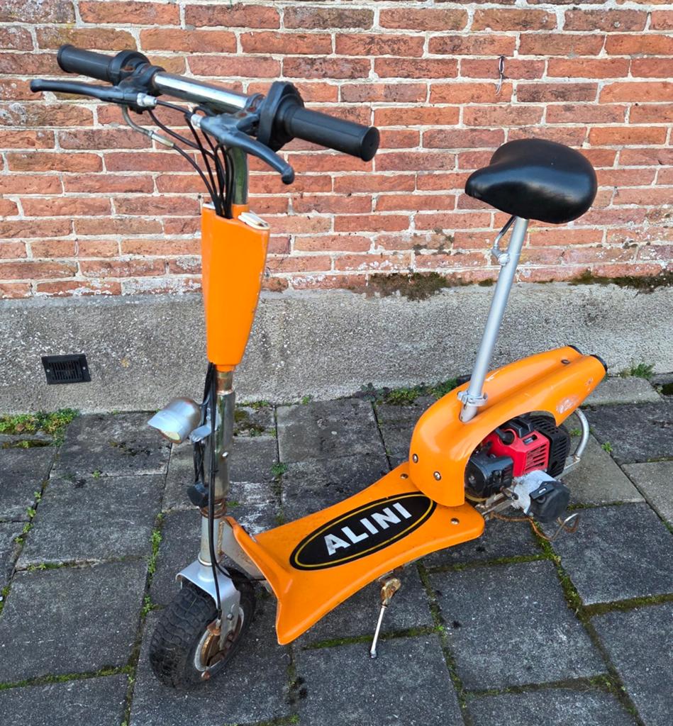 Leuke snorscooter / brommer snor scooter / snorbrommer  step, Fietsen en Brommers, Ophalen, Gebruikt, Overige typen