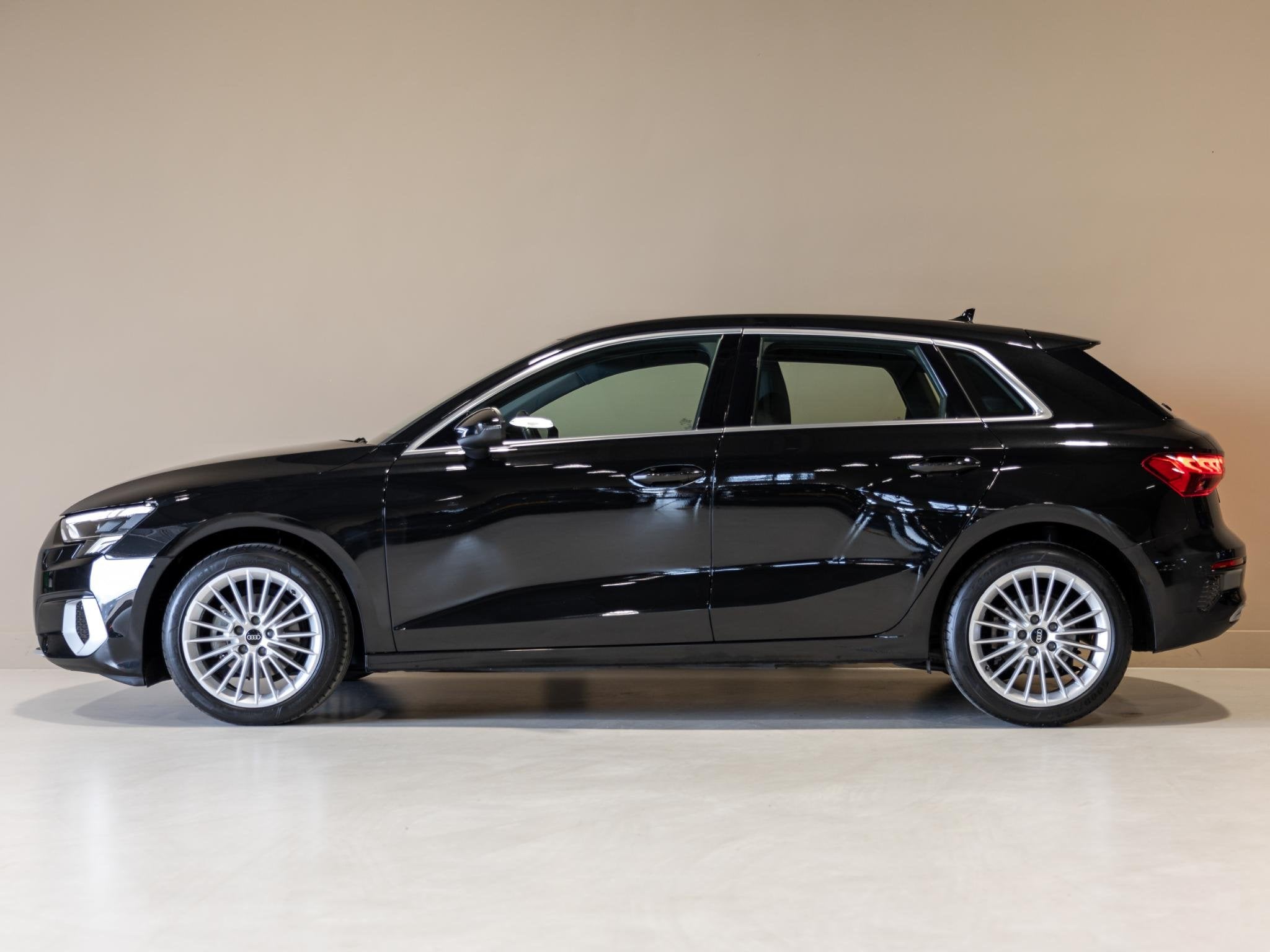 Audi A3 Sportback 35 TFSI Advanced edition / 150pk / NAP / S, Auto's, Dealer onderhouden, Stof, 4 cilinders, Zwart