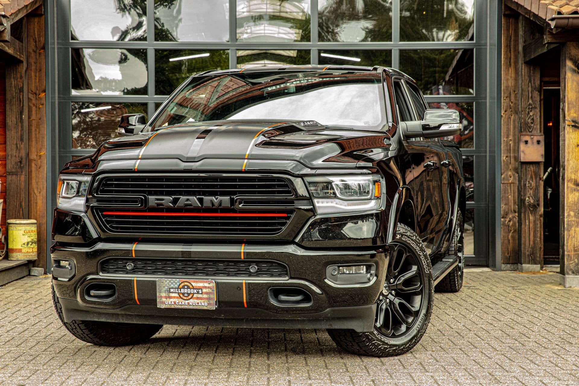 RAM Dodge Ram 1500 laramie V8 (bj 2020), 5913 cc, Gebruikt, 402 pk, Zwart