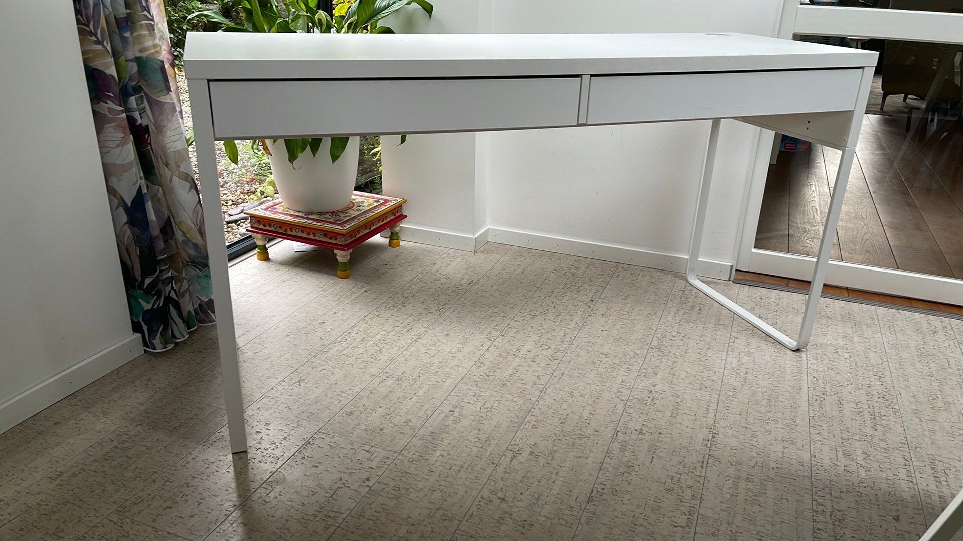 Wit bureau Micke-IKEA, Huis en Inrichting, Bureaus, Ophalen, Gebruikt, Met lades, 50 cm