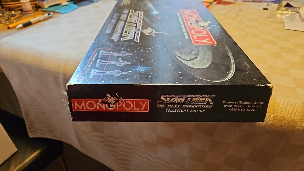 bordspel zgan Monopoly Star Trek Next Generation doos besch, Vijf spelers of meer, Ophalen of Verzenden, Zo goed als nieuw, Monopoly
