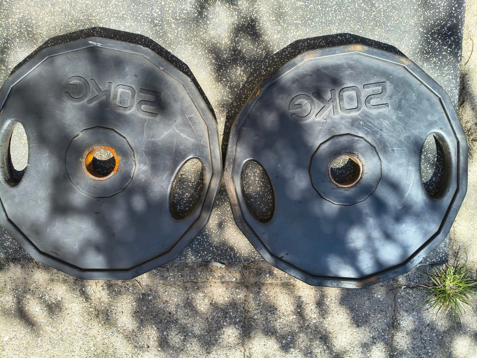 Rubber coated halterschijven 50mm per set van 2, Sport en Fitness, Ophalen, Gebruikt, Halterschijven