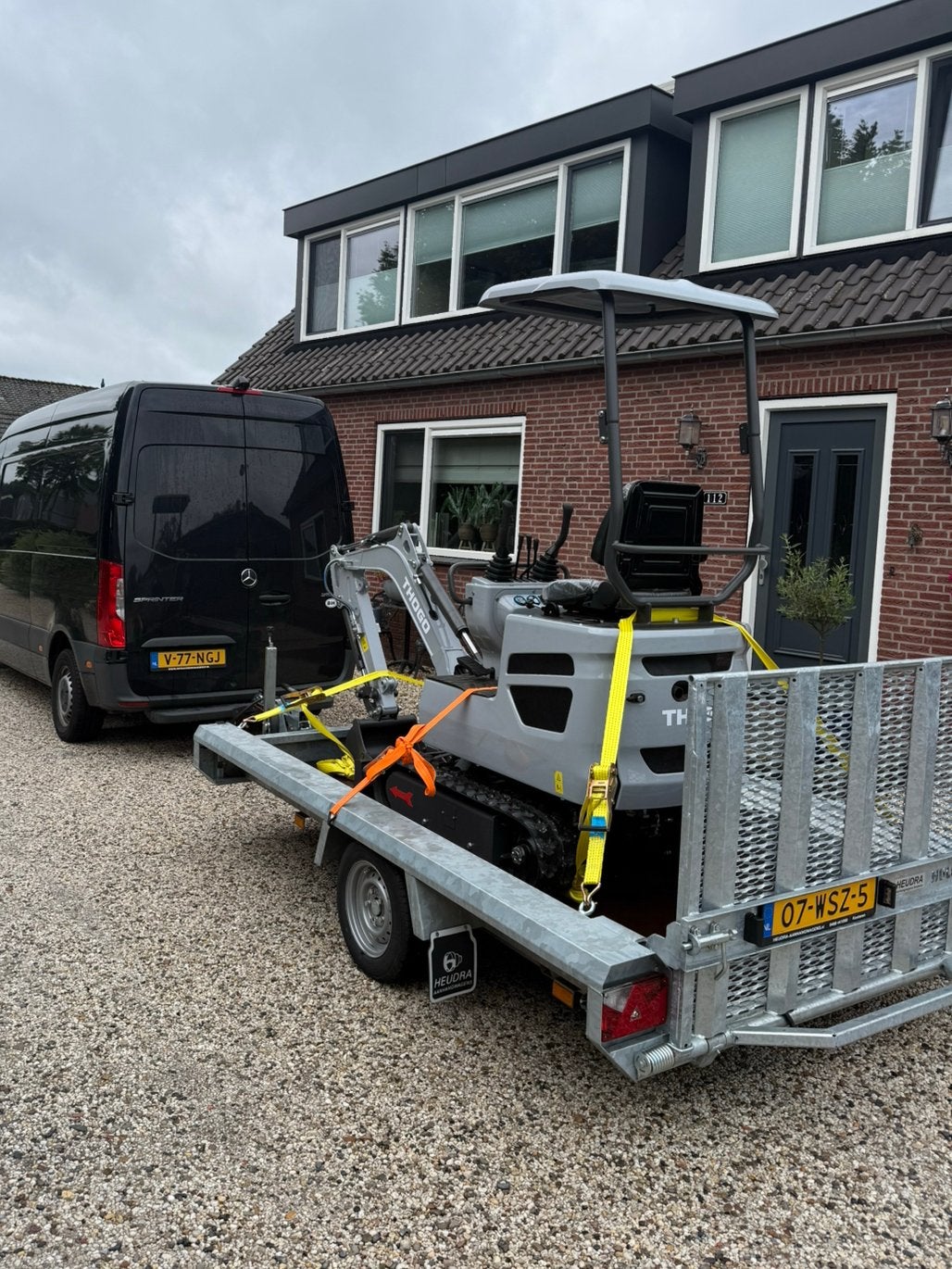Minigraver te huur met aanhanger, Doe-het-zelf en Verbouw, Gereedschap | Machine-onderdelen en Toebehoren, Ophalen of Verzenden