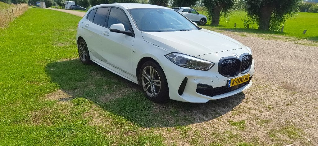 Foto 3 van BMW 1-Serie 118i 136pk 2021 Executive Edition M-sport