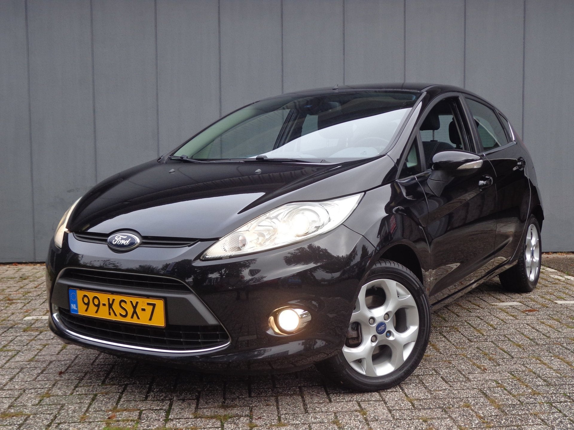Ford Fiesta 1.6i 16V Titanium 2EigDealer Onderhoud, Auto's, Voorwielaandrijving, Alcantara, Zwart, Origineel Nederlands