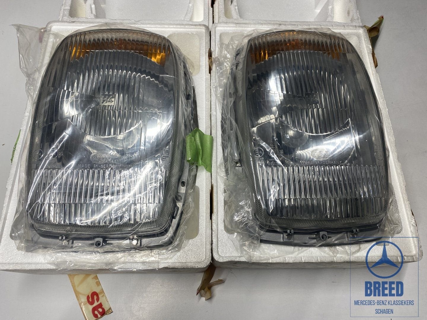 NOS koplamp Hella H4 L+R voor Mercedes-Benz W114 W115 /8, Auto-onderdelen, Verlichting, -, Nieuw, Ophalen of Verzenden, -