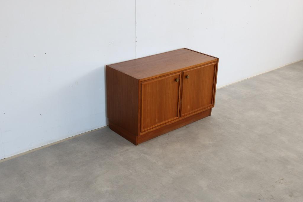 vintage sideboard | kastje | jaren 60 | Zweeds, Huis en Inrichting, Gebruikt, Teakhout, Timbeije@hotmail.com, Minder dan 100 cm