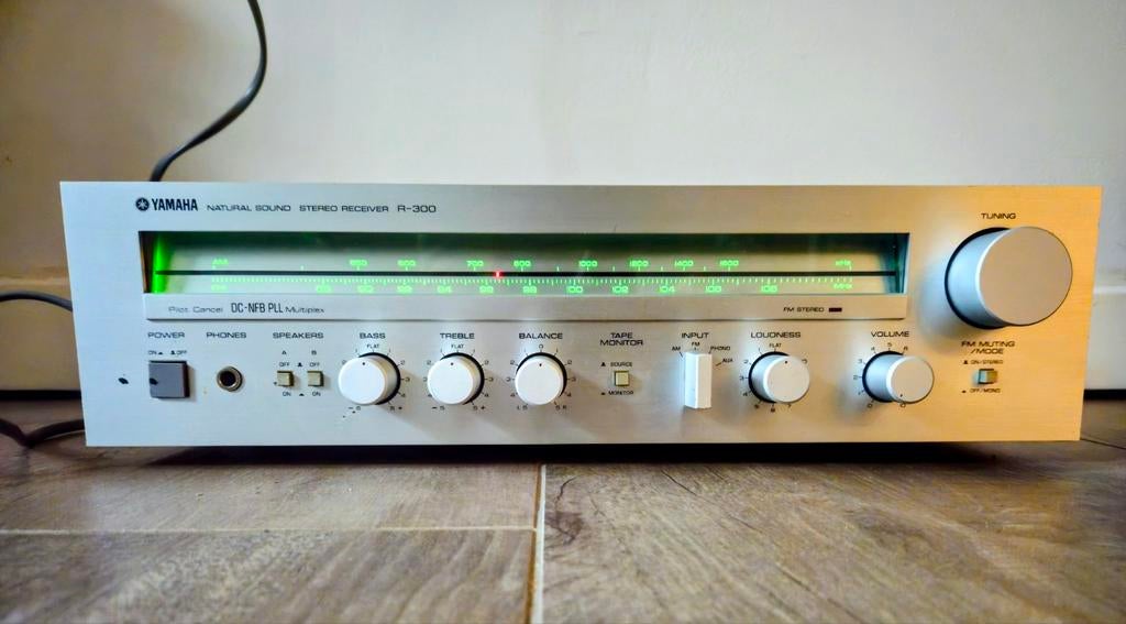 Yamaha R-300 Stereo Receiver - Vintage, Audio, Tv en Foto, Versterkers en Receivers, Ophalen of Verzenden, Gebruikt, Stereo, Yamaha