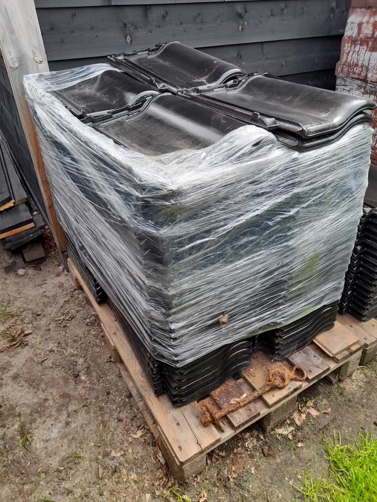Nelskamp F8 Zwarte Dakpannen - Nieuwstaat, Doe-het-zelf en Verbouw, Ophalen, Steen of Klei, Zwart, Zo goed als nieuw
