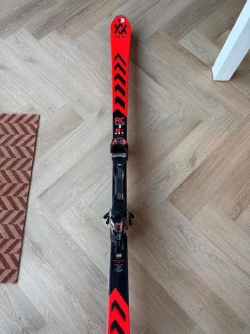 NIEUW Volkl Racetiger RC ski's 179cm ski + stokken (Leki), 160 tot 180 cm, Nieuw, Skiën, Ski's
