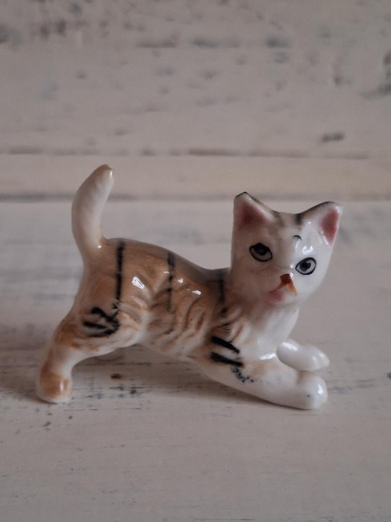 Vintage rode kat poes miniatuur letterbak beeldje, Ophalen of Verzenden, Gebruikt, Dier