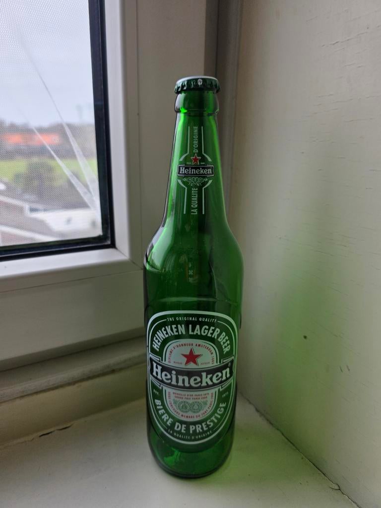 Grote Heineken buitenlandse bierfles, Ophalen of Verzenden, Zo goed als nieuw, Glas of Glazen, Heineken