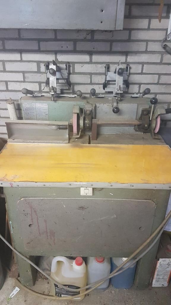Schaatsenslijptafel plus 50 paar schaatsen TK, Ophalen, Noren