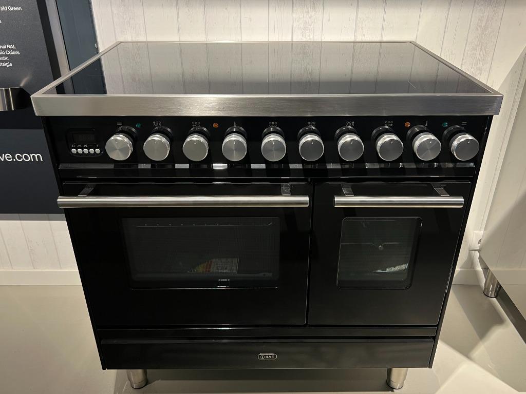 showroom DEAL! ILVE inductie fornuis 90cm - Glanzend Zwart, Witgoed en Apparatuur, Fornuizen, Ophalen, 60 cm of meer, Nieuw, Energieklasse A of zuiniger