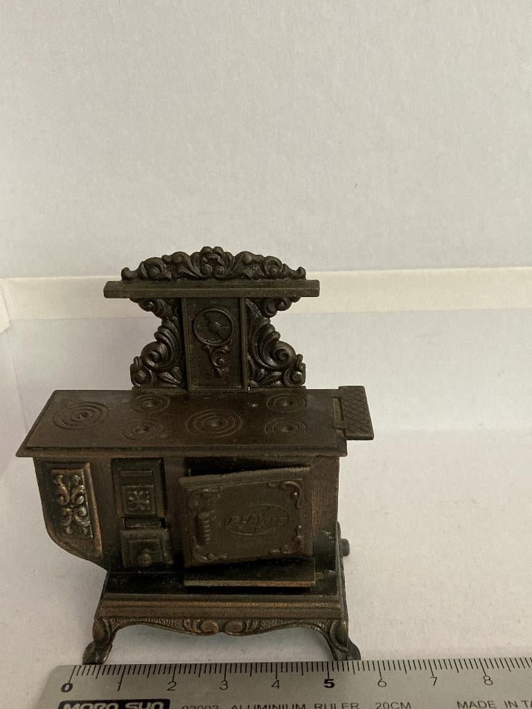 Metalen miniatuur oven puntenslijper, Verzamelen, Poppenhuizen en Toebehoren, Ophalen of Verzenden, Nieuw, Poppenhuis