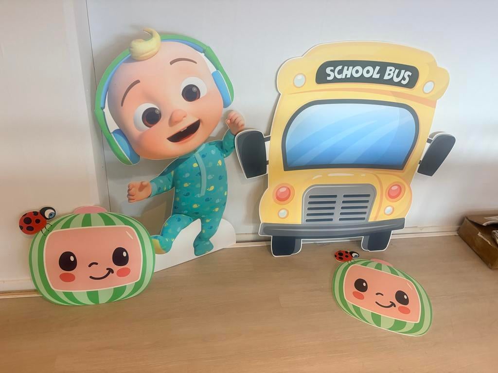 Cocomelon Decoratie Set - JJ, Schoolbus & Meloenen, Hobby en Vrije tijd, Feestartikelen, Ophalen, Nieuw, Versiering