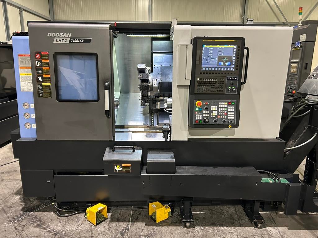 Doosan Lynx 2100 LSY CNC Draaibank, Doe-het-zelf en Verbouw, Draaibanken, Ophalen, 500 tot 1000 mm, Zo goed als nieuw, Metaaldraaibank