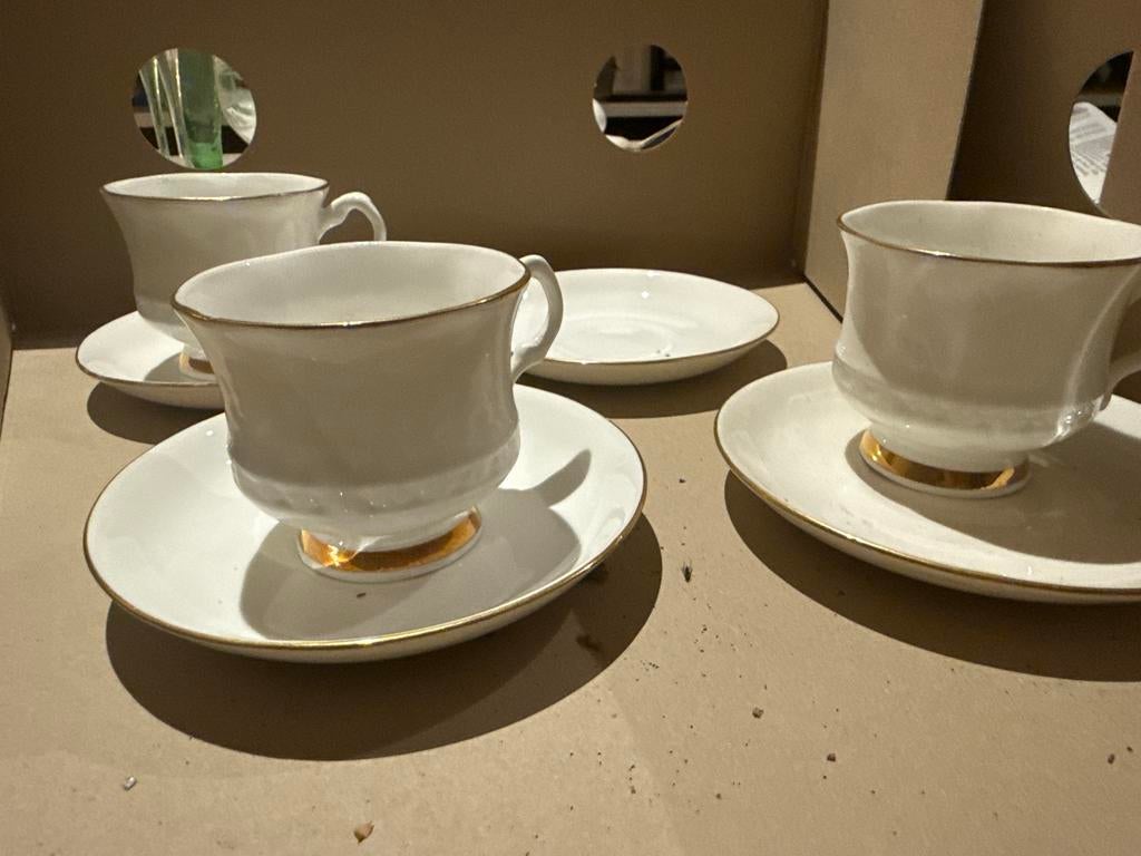 Balmoral Castle Bone China Kopjes en Schotels, Huis en Inrichting, Keuken | Servies, Gebruikt, Ophalen of Verzenden, Overige stijlen