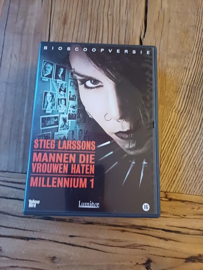 Stieg Larsson dvd set van 3 seizoenen, Cd's en Dvd's, Dvd's | Tv en Series, Vanaf 16 jaar, Verzenden, Zo goed als nieuw