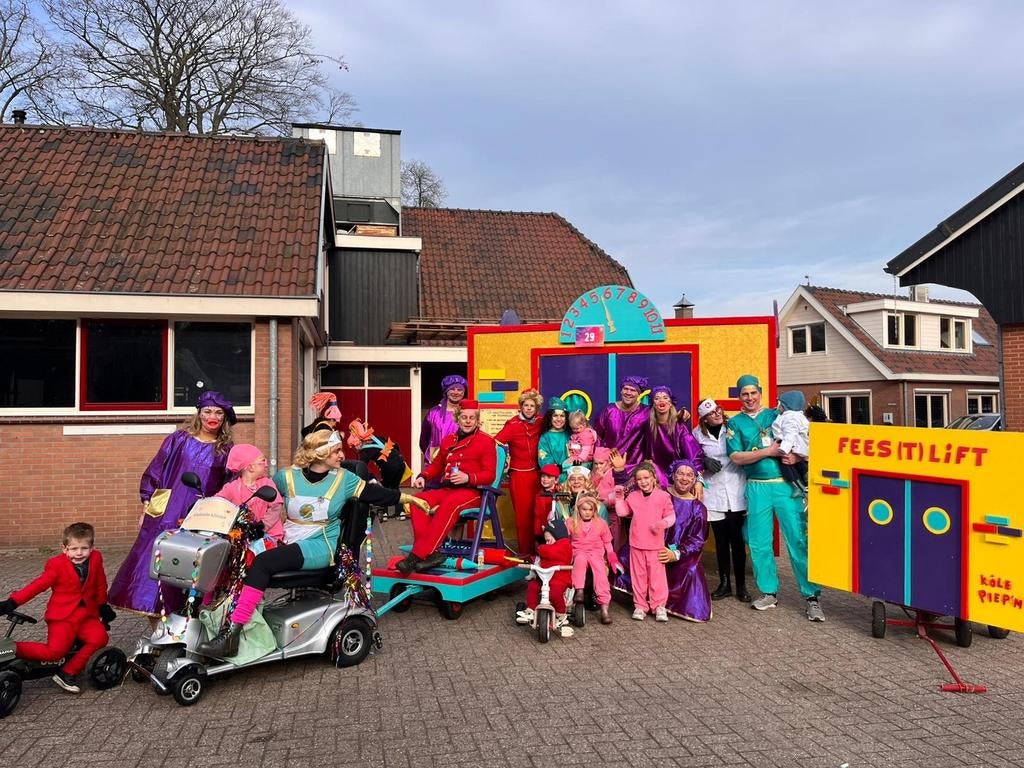 Carnavalswagen loopgroep carnaval.