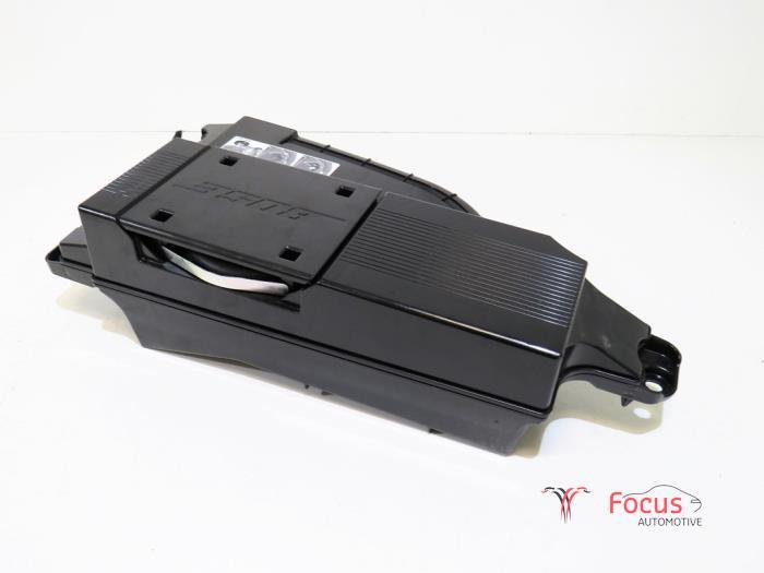 Subwoofer van een Renault Espace, Auto-onderdelen, Elektronica en Kabels, Renault, Gebruikt, 6 maanden garantie, 12 maanden garantie