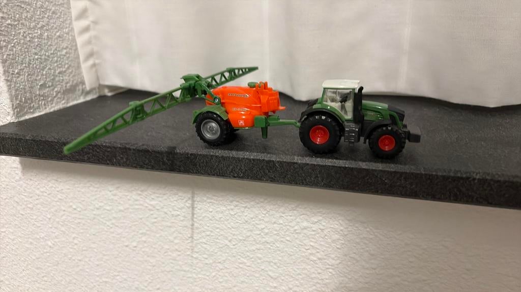 Siku 1:87 Fendt met Amazone spuit., Ophalen of Verzenden, Zo goed als nieuw
