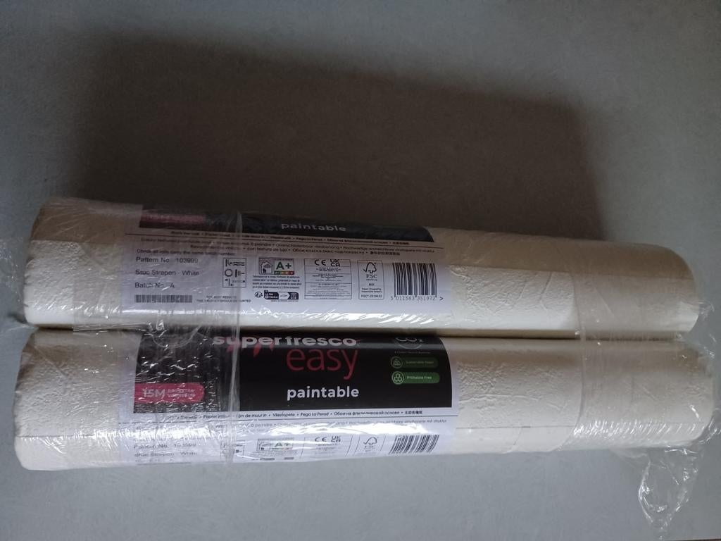 2 witte nieuwe vinyl behang rollen, Ophalen of Verzenden, Minder dan 10 m², Wit