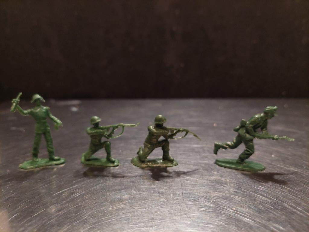 Plastic soldaatjes/ oorlog soldaatjes / groene soldaatjes, Ophalen of Verzenden, Gebruikt