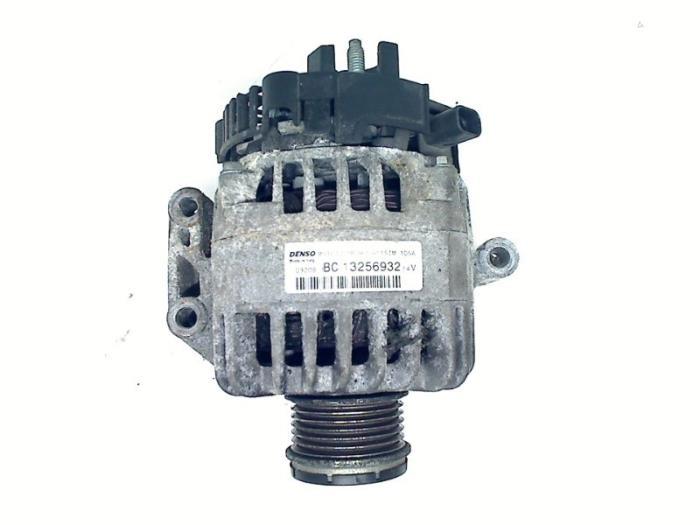 Dynamo van een Opel Corsa, Gebruikt, -, -, Opel