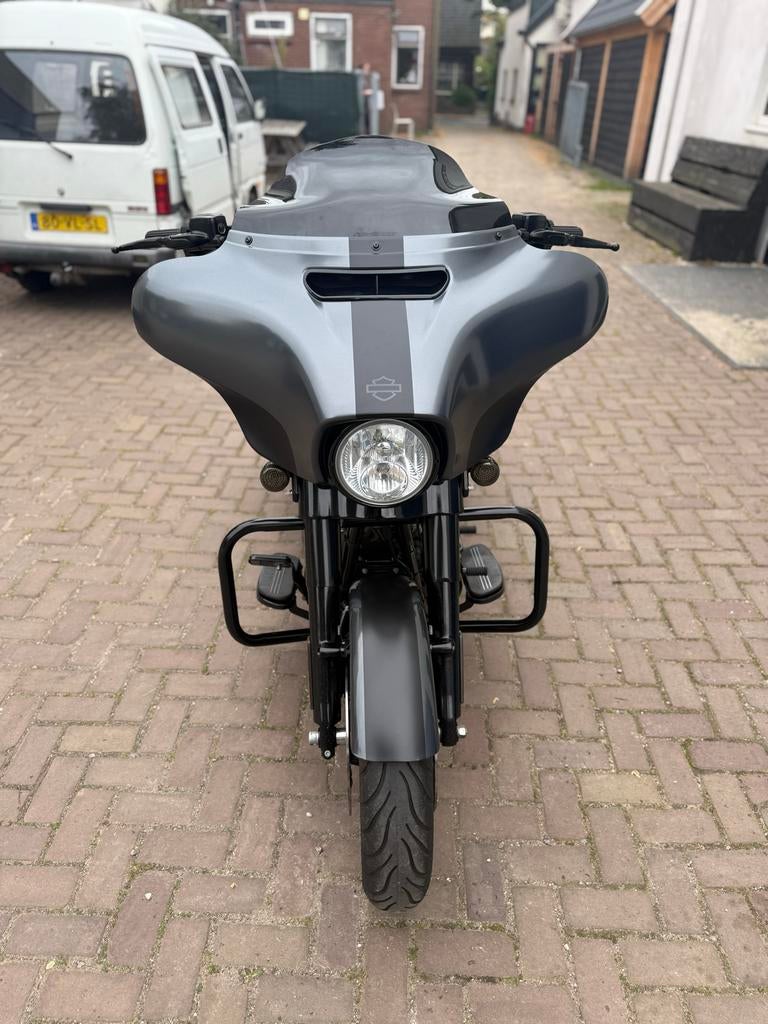 Foto 6 van Harley Davidson Street Glide Special - streetglide-Topstaat!