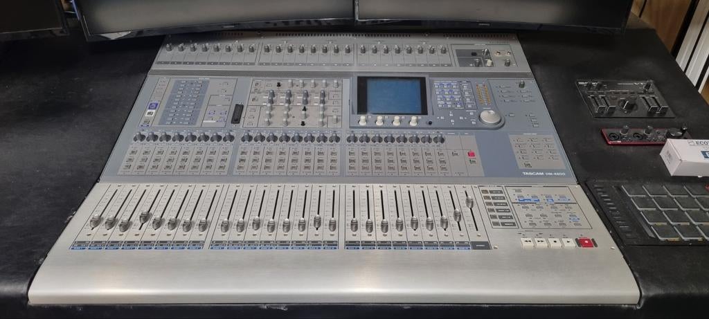Mixtafel te koop voor studio TASCAM DM-4800, Muziek en Instrumenten, Mengpanelen, Zo goed als nieuw, Ophalen