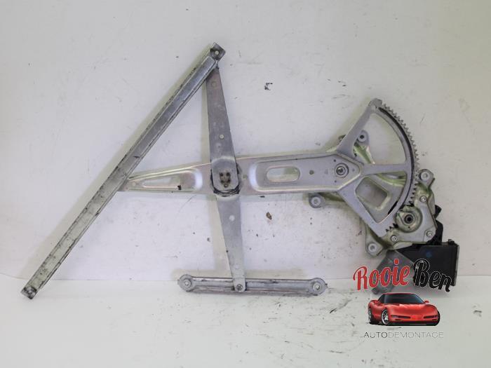 Ruitmechaniek 4Deurs links-voor van een Toyota Rav-4, Gebruikt, -, -, Ophalen of Verzenden