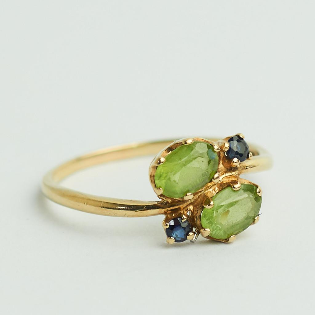 Vintage gouden ring saffier peridot antiek 9 karaat UK goud, Ophalen of Verzenden, Zo goed als nieuw, 17 tot 18, Met edelsteen