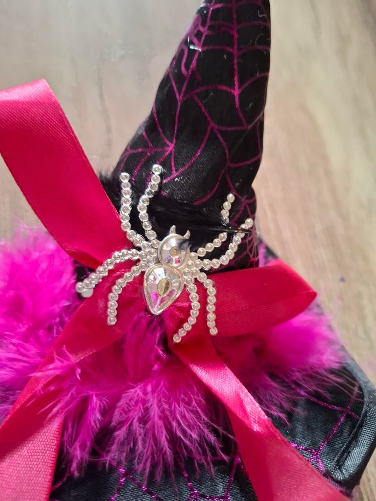 Heksenhoed met spin op diadeem, Kleding | Dames, Carnavalskleding en Feestkleding, Ophalen of Verzenden, Zo goed als nieuw, Carnaval
