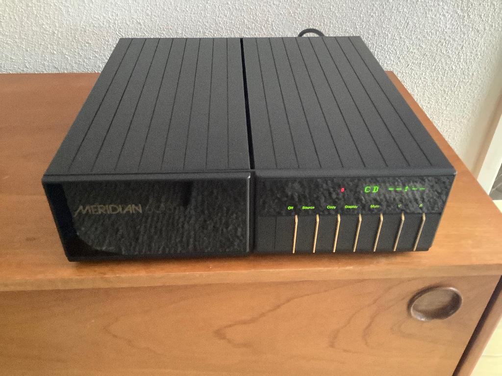 Meridian 603 Voorversterker, Overige merken, Ophalen of Verzenden, Zo goed als nieuw, Minder dan 60 watt