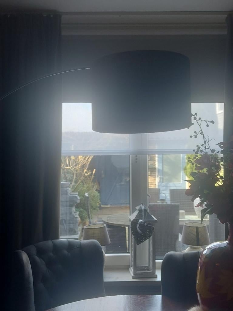 Elegante booglamp met grijze kap, Gebruikt, Ophalen of Verzenden, Stof, Modern