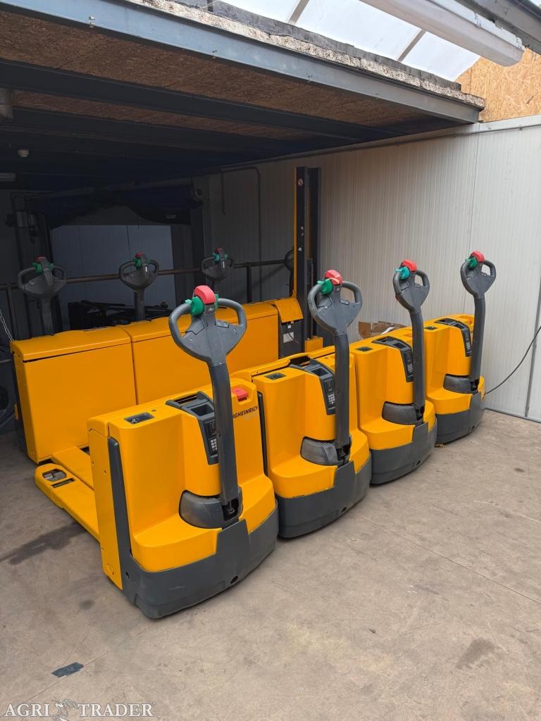 Jungheinrich pallettruck nieuwe accu en ingebouwde lader, Zakelijke goederen, Machines en Bouw | Heftrucks en Intern transport