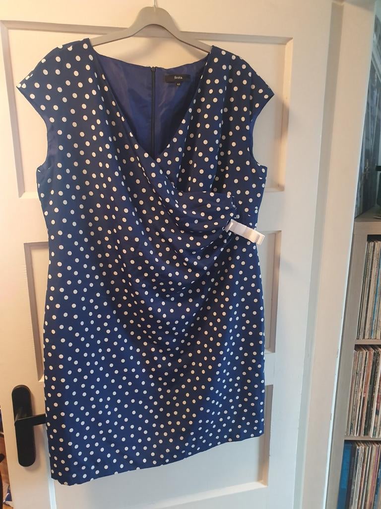 Te koop Festa jurk maat 52 blauw met witte stippen, Ophalen of Verzenden