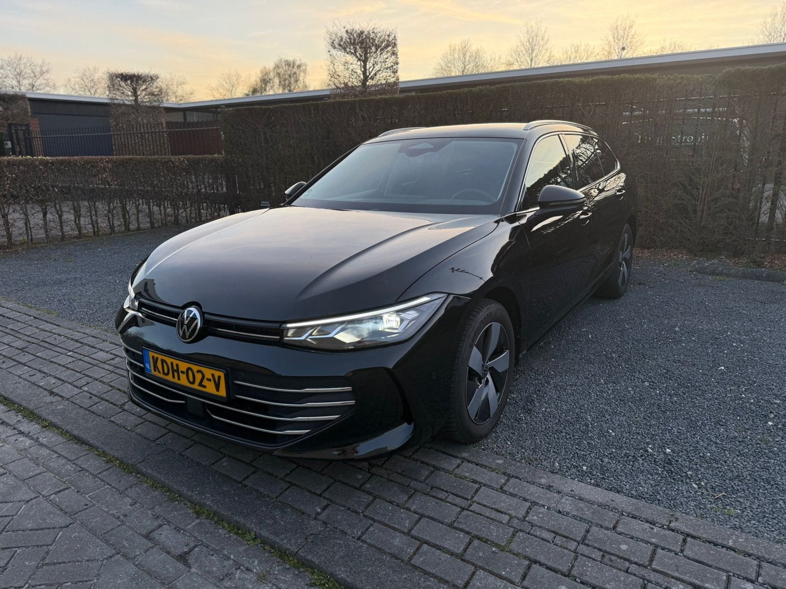 Volkswagen Passat Variant 1.5 eTSI Business, Auto's, 1498 cc, 4 cilinders, Zwart, Stationwagon