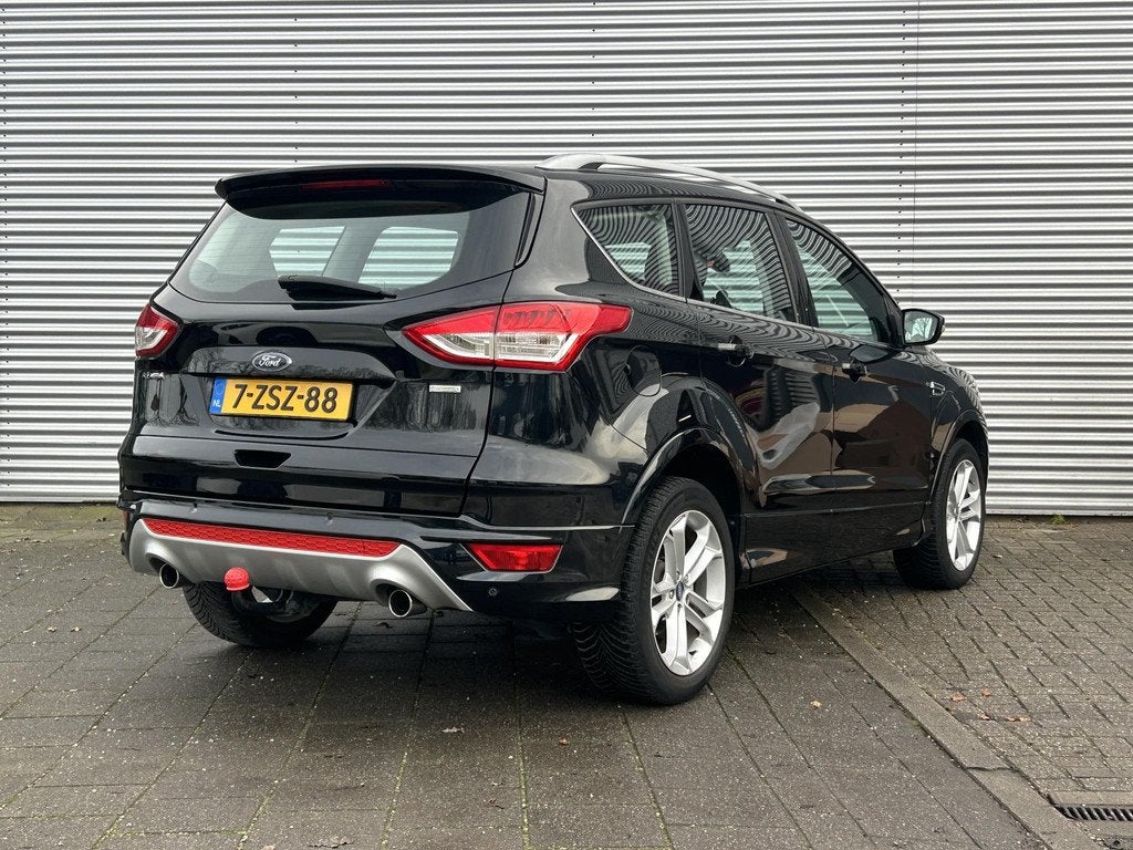 Ford Kuga 1.5 Titanium Plus | Trekhaak | Stoelverwarming |, Euro 6, 4 cilinders, Leder en Stof, Zwart