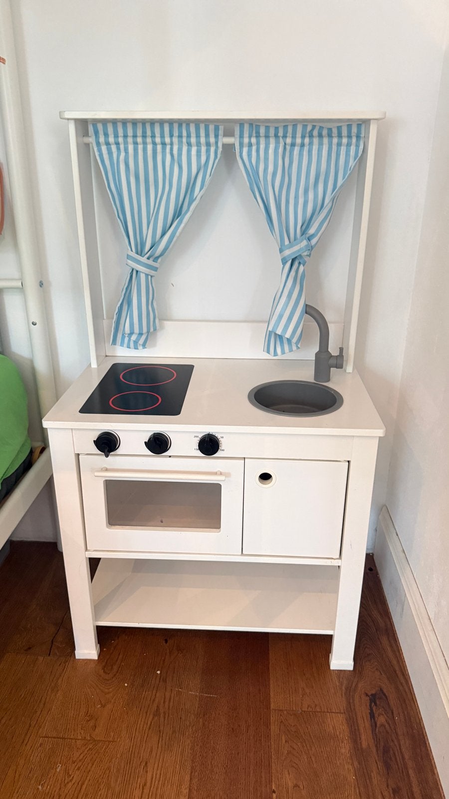 IKEA Speelkeuken DUKTIG met gordijntjes en krijtbord, Ophalen, Gebruikt, Jongen of Meisje