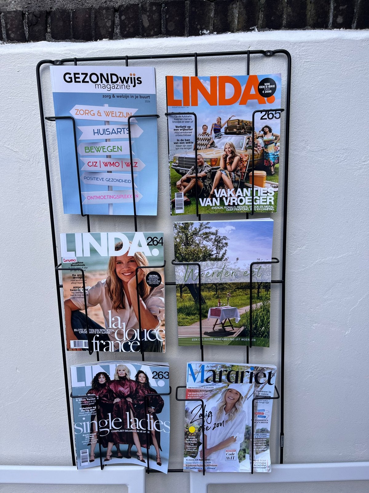 Zwart metalen tijdschriftenrek voor aan de muur, Ophalen, Zwart, Zo goed als nieuw, Metaal