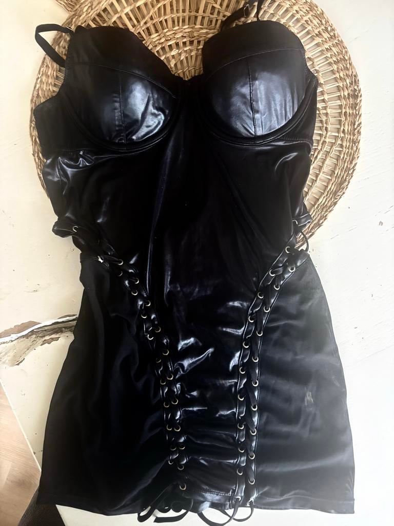 Zwart latex jurkje met aanrijgveter - Maat M (36/38), Kleding | Dames, Maat 38/40 (M), Zwart, Ophalen of Verzenden, Zo goed als nieuw