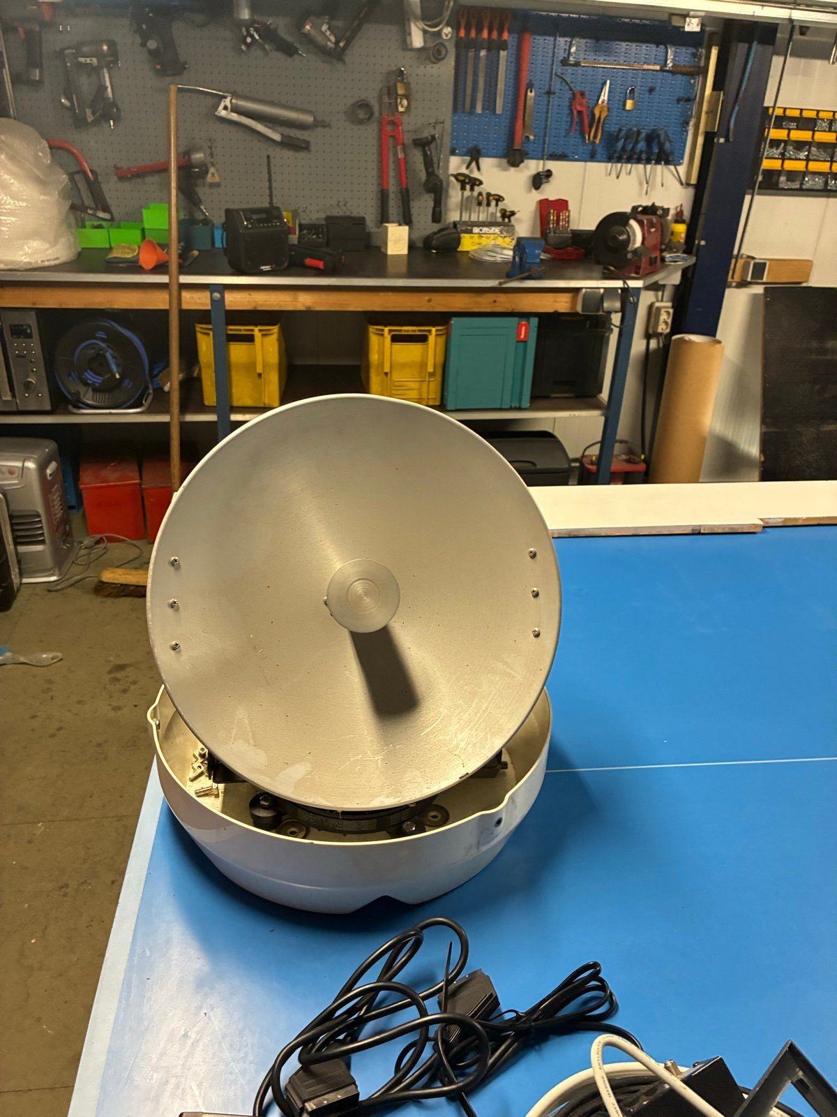 Glomex Sat D8 TV Volledig Bewegende Gyro Gestabiliseerde Ant, Ophalen of Verzenden, Gebruikt, (Schotel)antenne, Overige merken