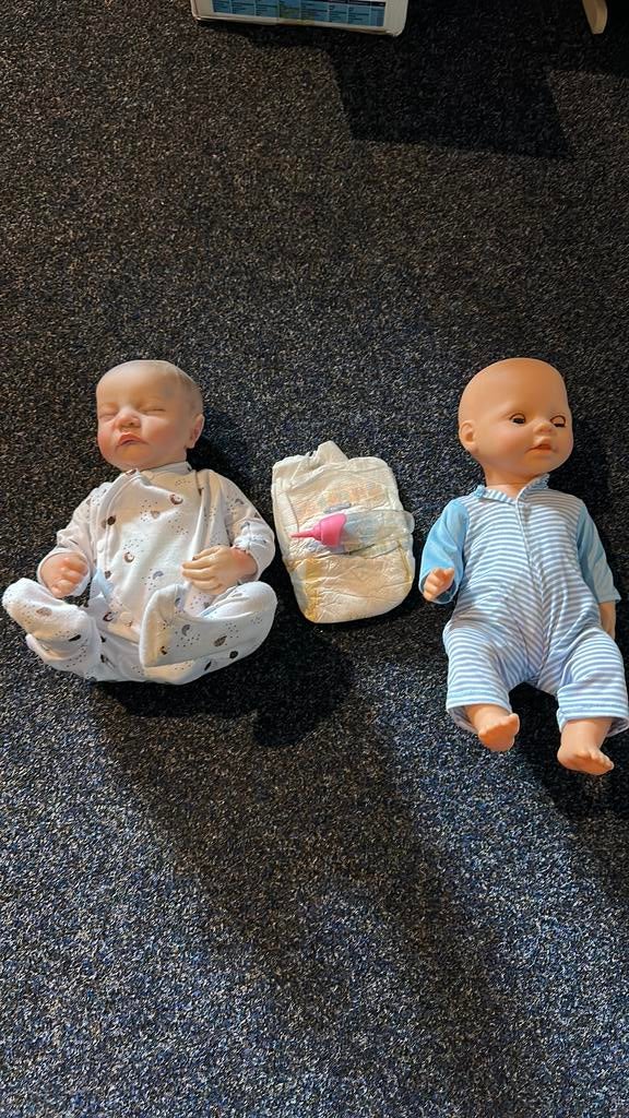 2x baby pop, Verzenden, Zo goed als nieuw, Pop
