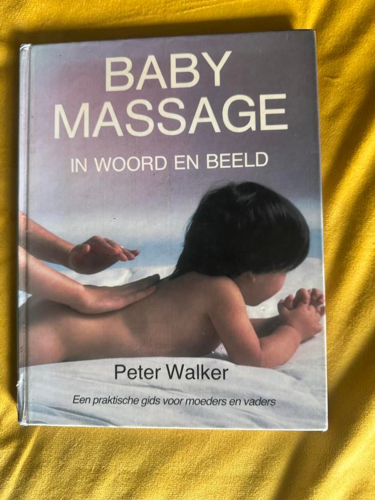 Baby Massage: In Woord en Beeld - Peter Walker, Boeken, Zwangerschap en Opvoeding, Zo goed als nieuw, Opvoeding tot 6 jaar, Ophalen of Verzenden