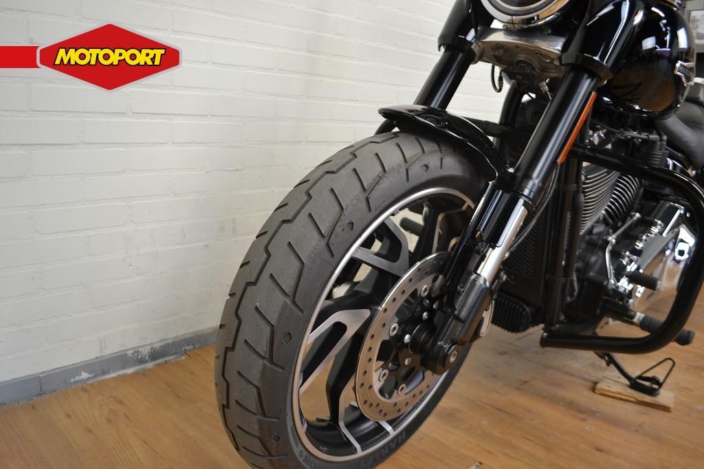 Harley-Davidson Sport Glide (bj 2019), Motoren, Motoren | Harley-Davidson, Laan van Vredenoord 33
2289 DA  Rijswijk, Chopper, Bedrijf