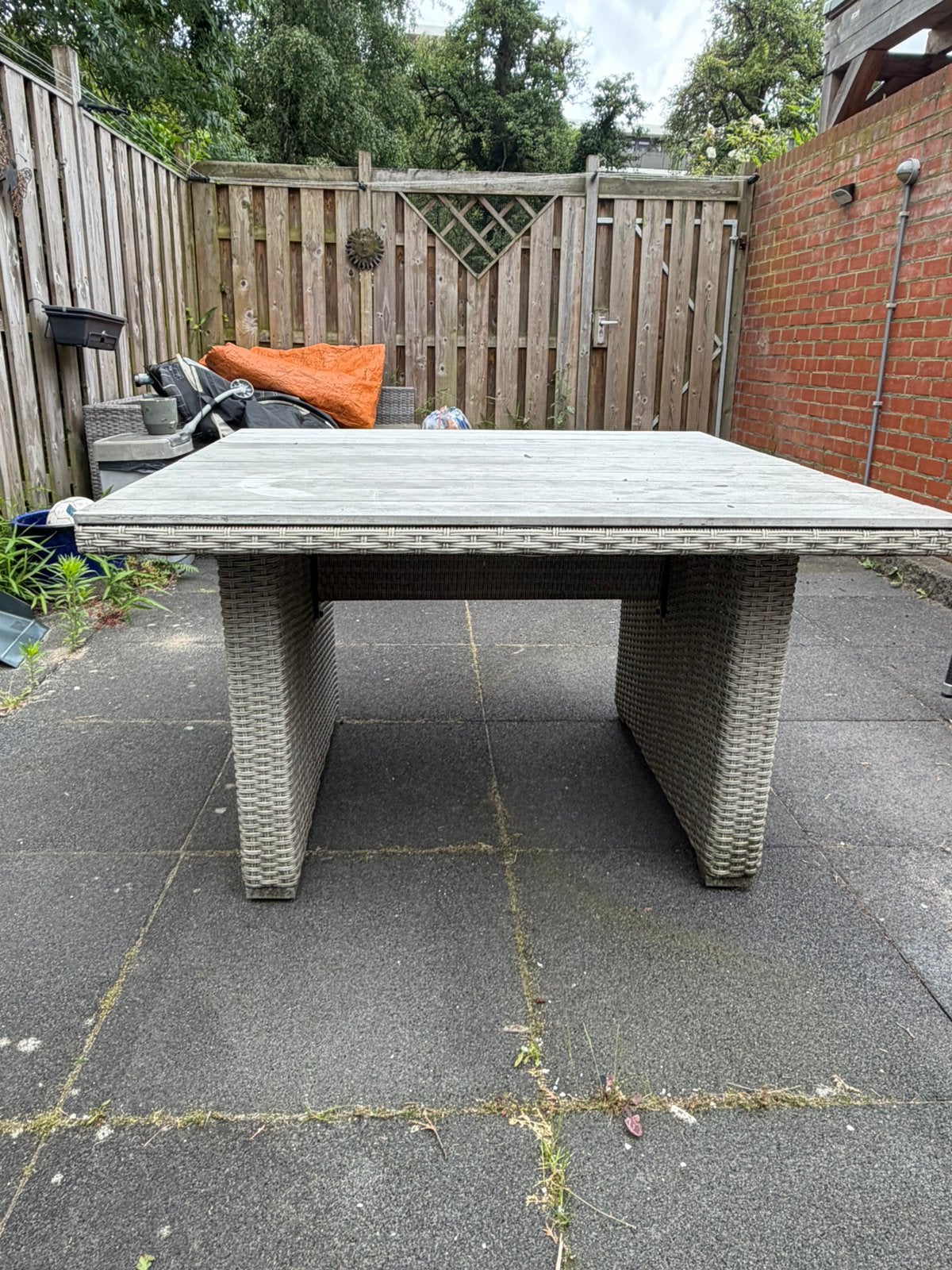 Tuintafel riet met houten planken blad, Ophalen, Zo goed als nieuw, Vierkant, Hout