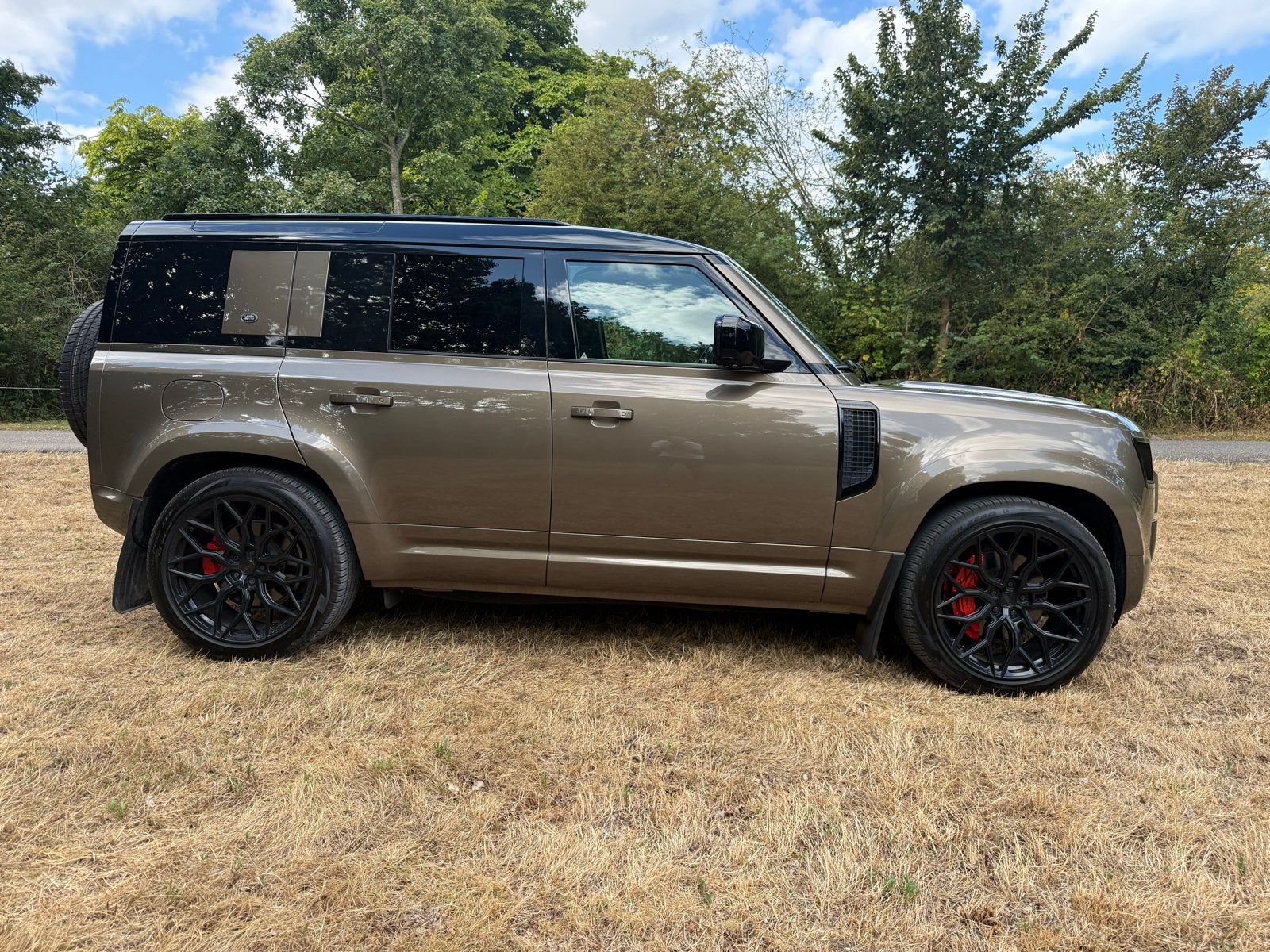 Land Rover Defender 2020 Bruin, Automaat, Land Rover, Beige, Bruin
