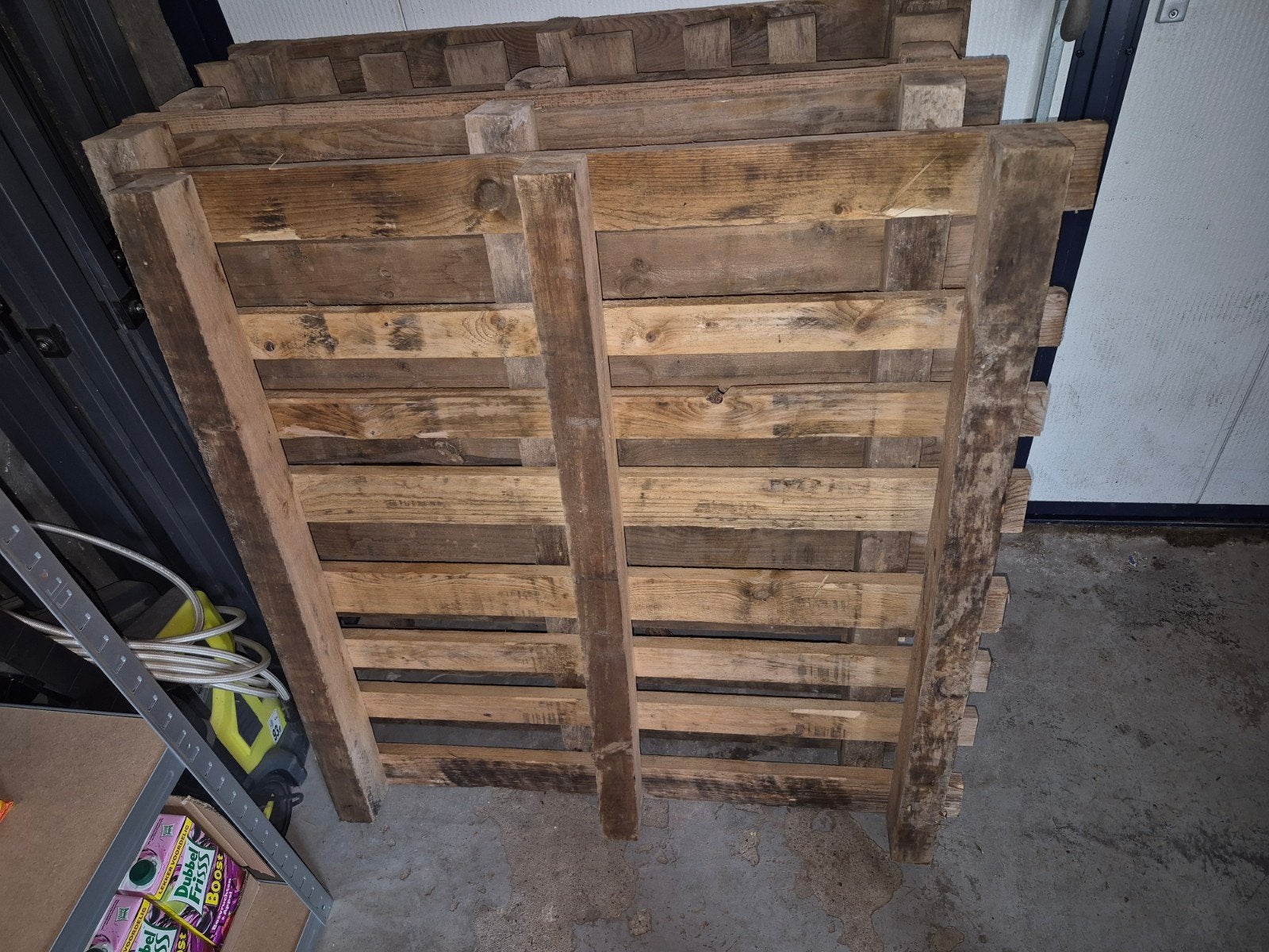 5 gebruikte pallets voor diverse doeleinden, Ophalen